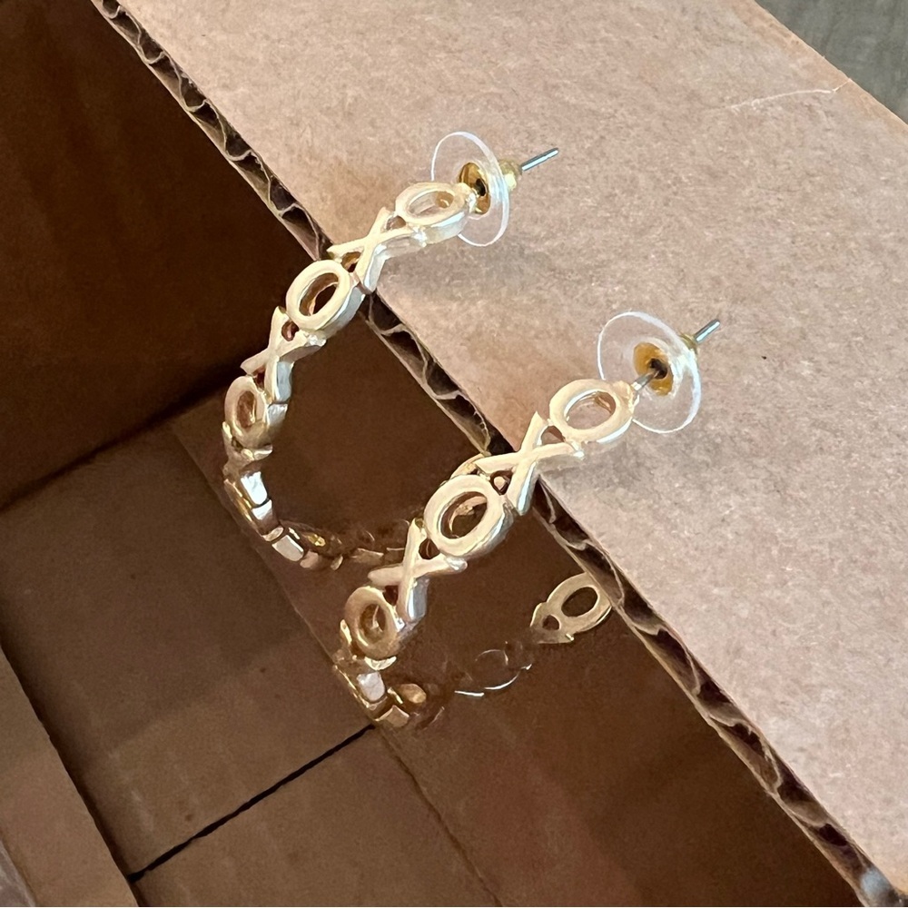 Marlyn Schiff Gold XOXO Hoop Earrings New